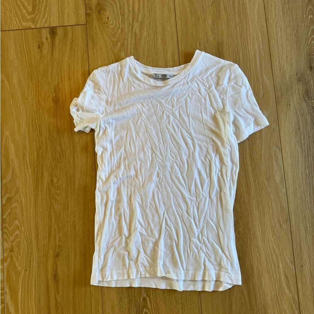 White tee